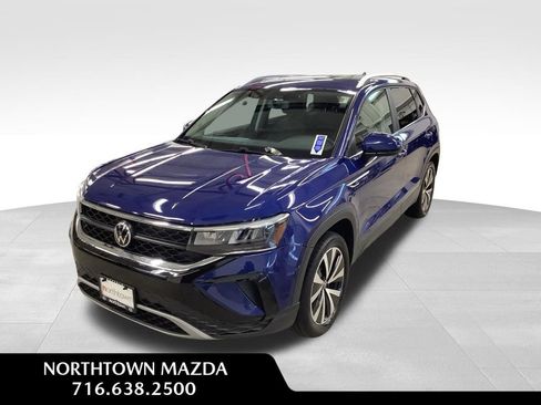 Used 2022 Volkswagen Taos SE AWD/4WD image 1