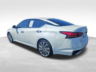 Used 2025 Nissan Altima 2.5 SL FWD video 3
