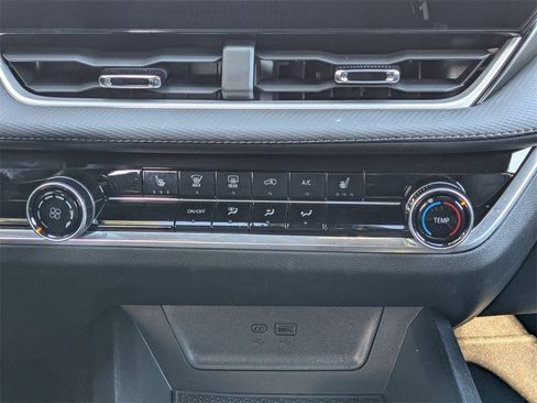 Used 2025 Chevrolet Equinox LT image 29