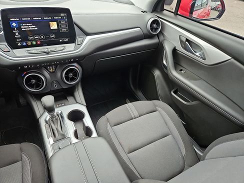 Used 2024 Chevrolet Blazer LT w/ Convenience Package FWD image 12