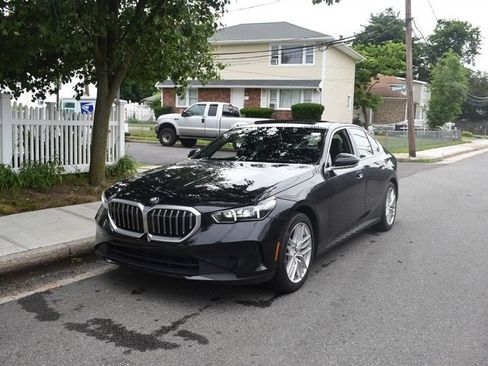 Used 2025 BMW 530i RWD image 2