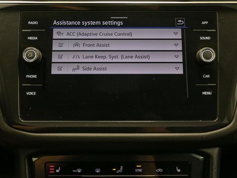 Used 2022 Volkswagen Tiguan SE AWD/4WD image 30