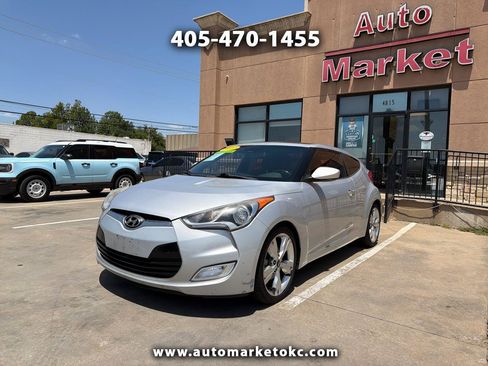 Used 2017 Hyundai Veloster Value Edition FWD image 1
