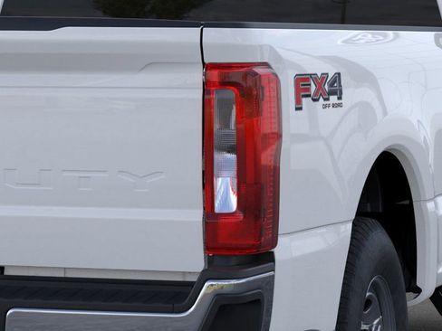 New 2025 Ford F250 XL w/ FX4 Off-Road Package image 21