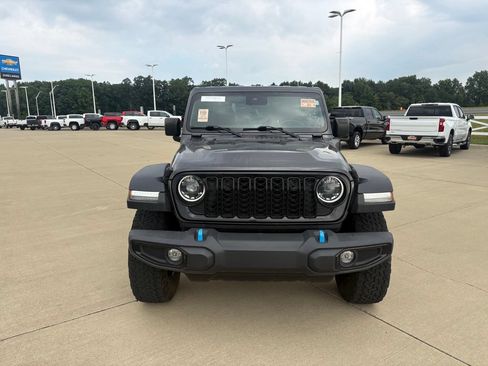 Used 2024 Jeep Wrangler Unlimited AWD/4WD image 9