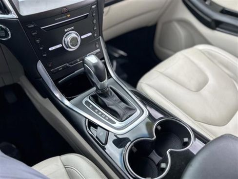 Used 2017 Ford Edge Titanium w/ Technology Package image 18