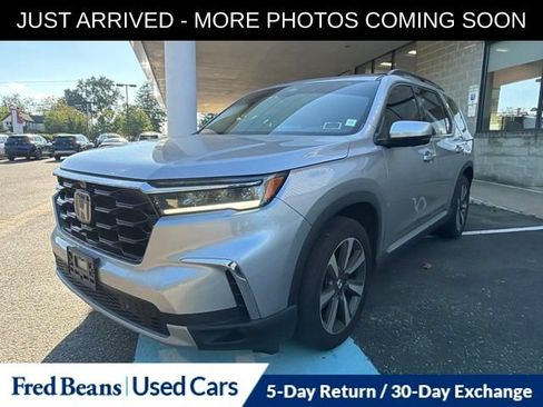 Used 2025 Honda Pilot Elite image 3