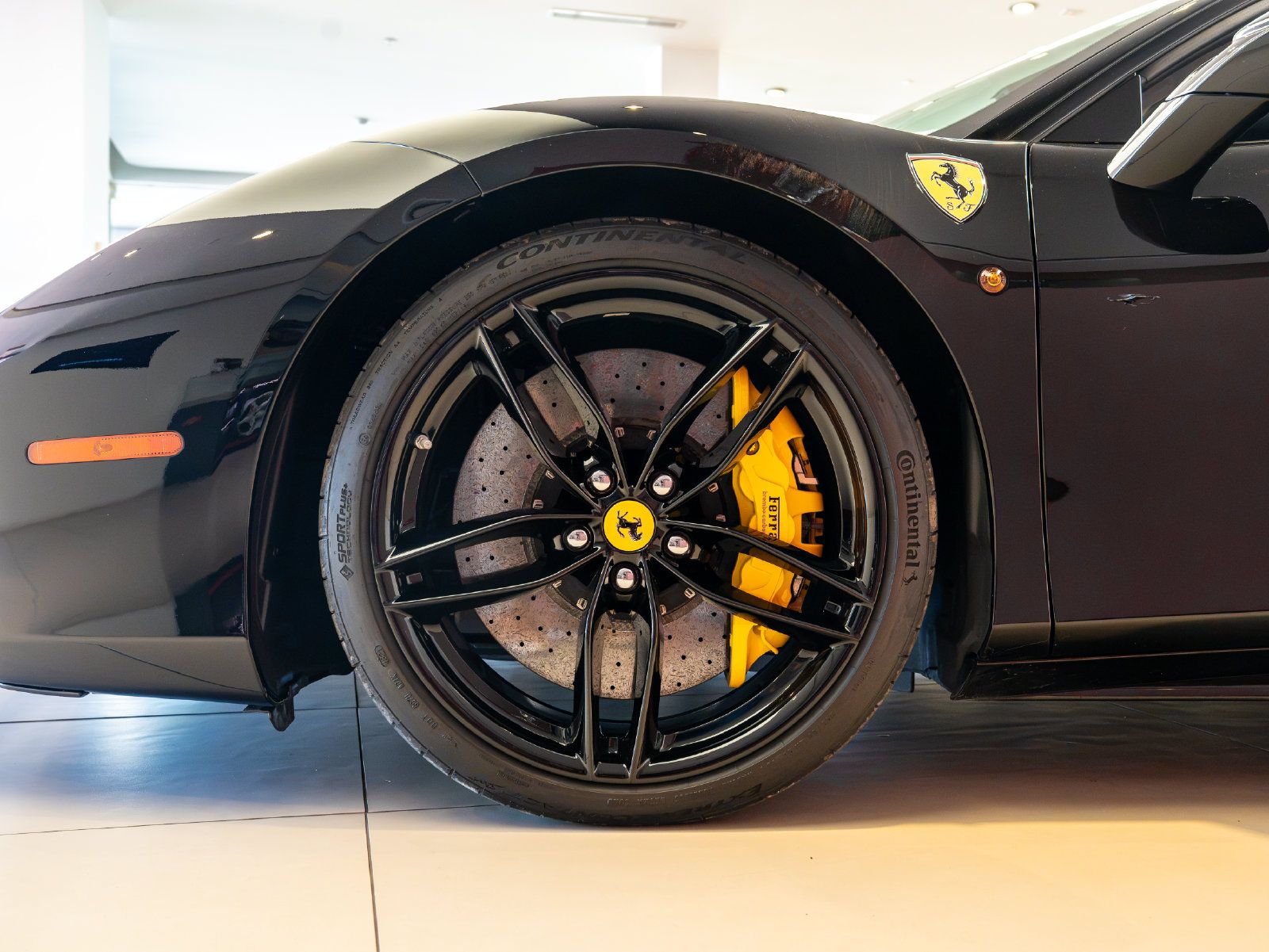 Certified 2018 Ferrari 488 GTB RWD image 3