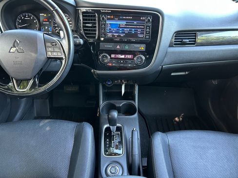 Used 2016 Mitsubishi Outlander GT AWD/4WD image 11