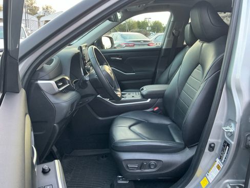 Certified 2022 Toyota Highlander XLE image 14