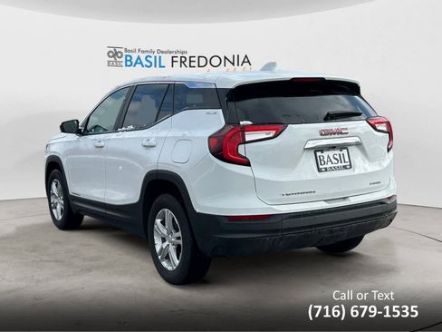 Used 2024 GMC Terrain SLE image 3