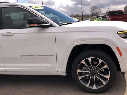 Used 2023 Jeep Grand Cherokee L Overland w/ Advanced Protech Group III AWD/4WD image 2