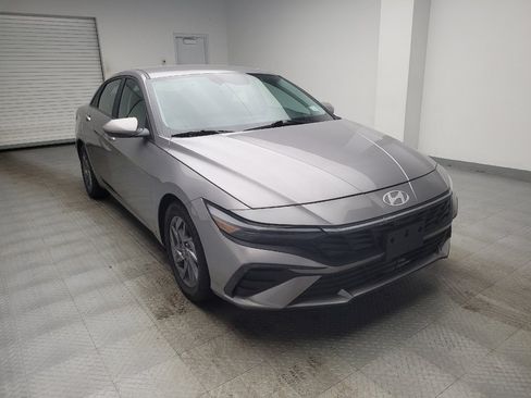 Used 2024 Hyundai Elantra SEL FWD image 13