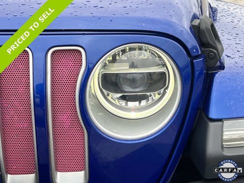 Used 2018 Jeep Wrangler Unlimited Sahara image 9