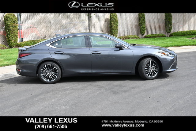 Used 2025 Lexus ES 300h w/ Premium Package FWD image 3