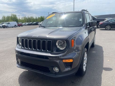 Used 2019 Jeep Renegade Latitude AWD/4WD image 3