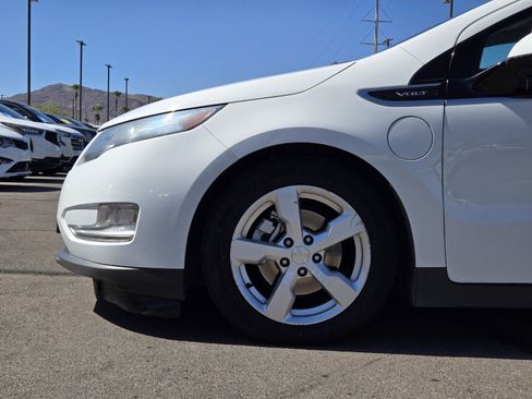 Used 2015 Chevrolet Volt FWD image 9