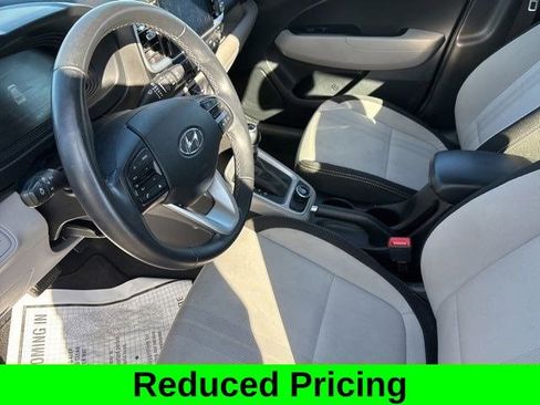 Used 2024 Hyundai Venue SEL image 11