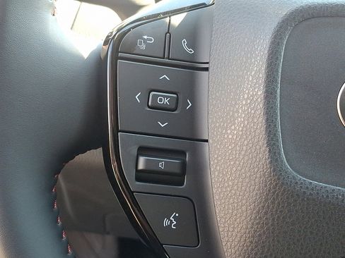 New 2025 Toyota Prius Plug-In Hybrid image 16