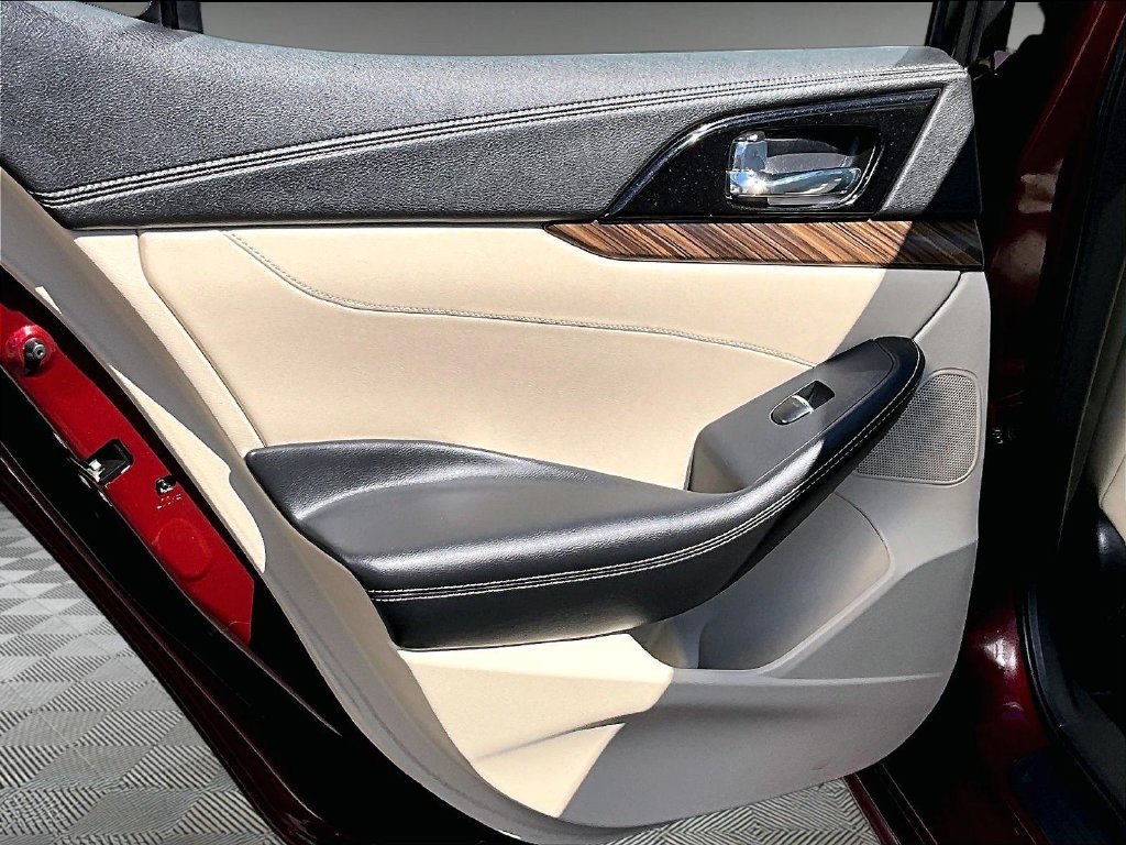Used 2016 Nissan Maxima Platinum FWD image 21