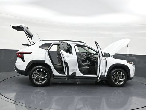 Used 2024 Chevrolet Trax LT FWD image 26