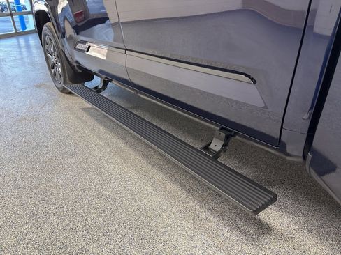 Used 2022 Toyota Tundra Platinum image 9