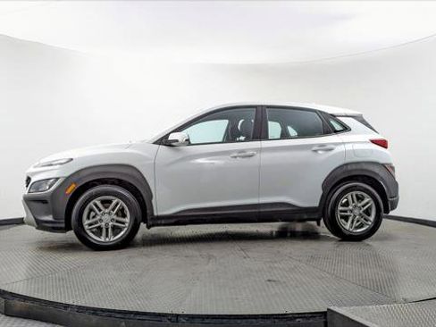 Used 2023 Hyundai Kona SE image 3