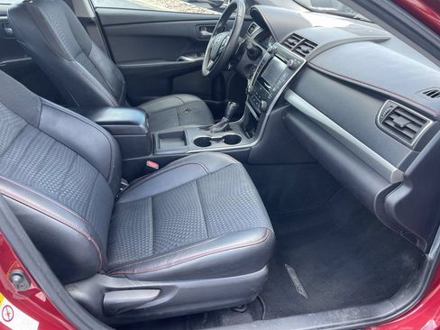 Used 2015 Toyota Camry SE FWD image 29