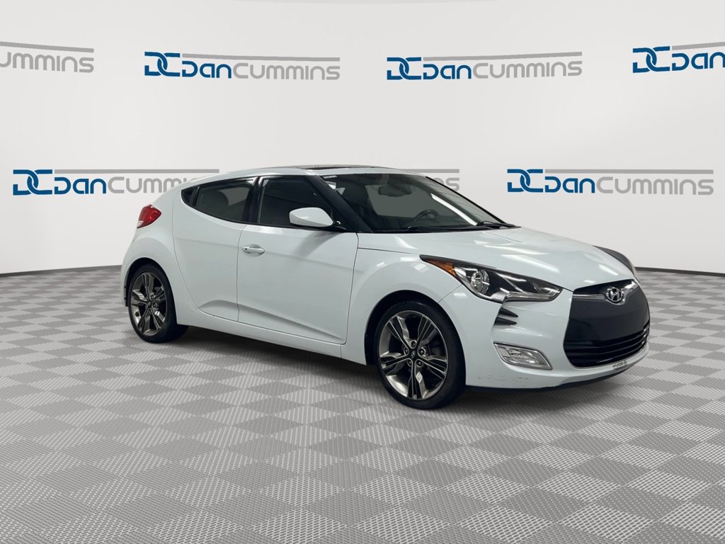 Used 2016 Hyundai Veloster w/ Option Group 03 FWD image 2