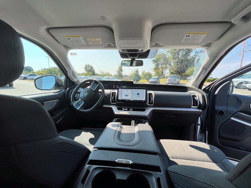 Used 2025 Ford Expedition Active RWD image 13