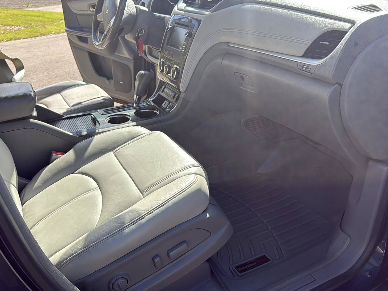 Used 2017 Chevrolet Traverse LT FWD image 33