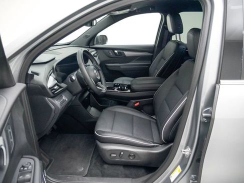 Used 2025 Buick Enclave Preferred FWD image 19