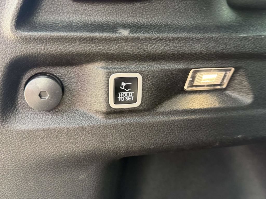 Certified 2025 Jeep Grand Cherokee L Limited w/ Black Appearance Package AWD/4WD image 14