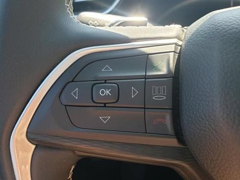 Used 2023 Jeep Grand Cherokee L Laredo AWD/4WD image 28