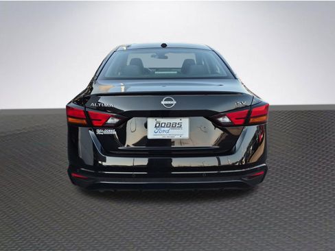 Used 2024 Nissan Altima 2.5 SV FWD image 6