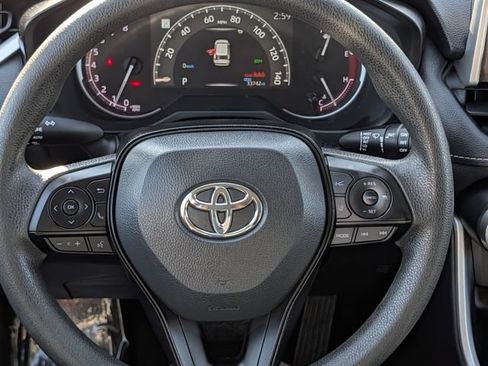 Used 2025 Toyota RAV4 XLE FWD image 12
