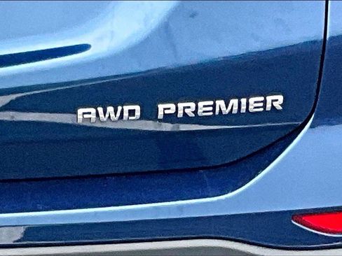 Used 2022 Chevrolet Equinox Premier AWD/4WD image 9