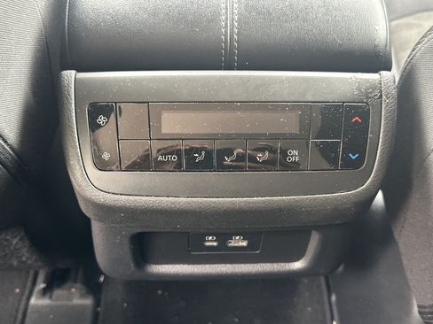 Used 2024 Nissan Pathfinder SV FWD image 24