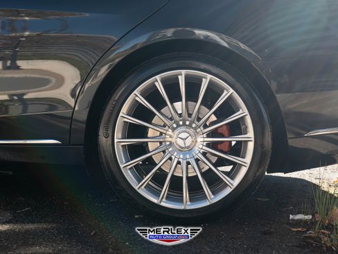 Used 2019 Mercedes-Benz S 560 4MATIC Sedan w/ Premium Package image 12