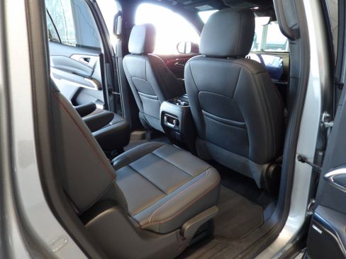 Used 2024 Chevrolet Traverse Z71 w/ Enhanced Driving Package image 23