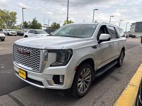 Used 2023 GMC Yukon XL Denali w/ Advanced Technology Package AWD/4WD image 3