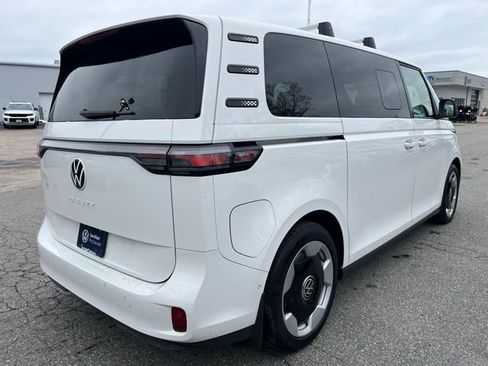 Certified 2025 Volkswagen ID. Buzz Pro S RWD image 6