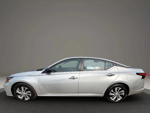 Used 2024 Nissan Altima 2.5 S FWD image 8