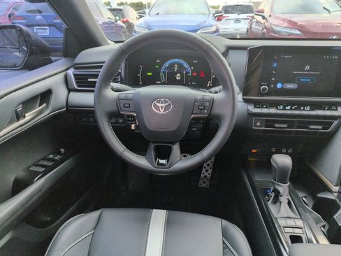 Used 2025 Toyota Camry SE FWD image 13