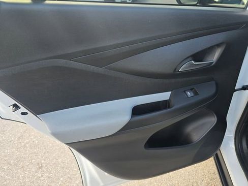 Used 2025 Buick Envista Preferred image 13