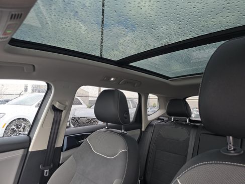 Certified 2024 Volkswagen Taos SE w/ Panoramic Sunroof Package AWD/4WD image 9