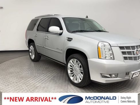 Used 2013 Cadillac Escalade Platinum AWD/4WD image 8