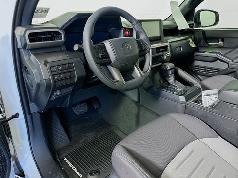 Used 2025 Toyota Tacoma TRD Off-Road AWD/4WD image 8