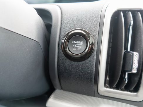 Used 2025 Ford Expedition Active image 28