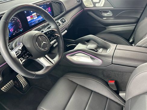 Used 2025 Mercedes-Benz GLS 450 4MATIC image 10